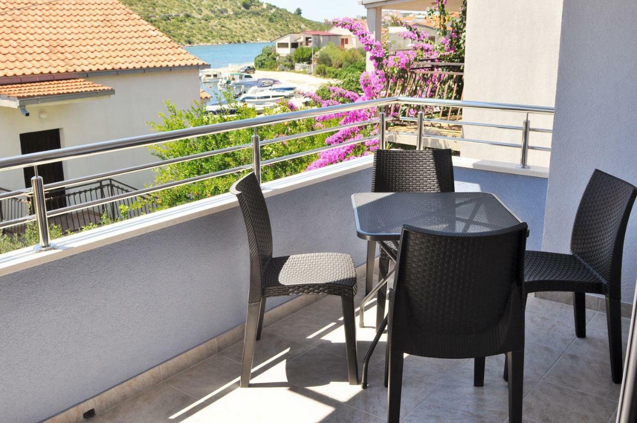 Apartments Zora 罗戈兹尼察 外观 照片
