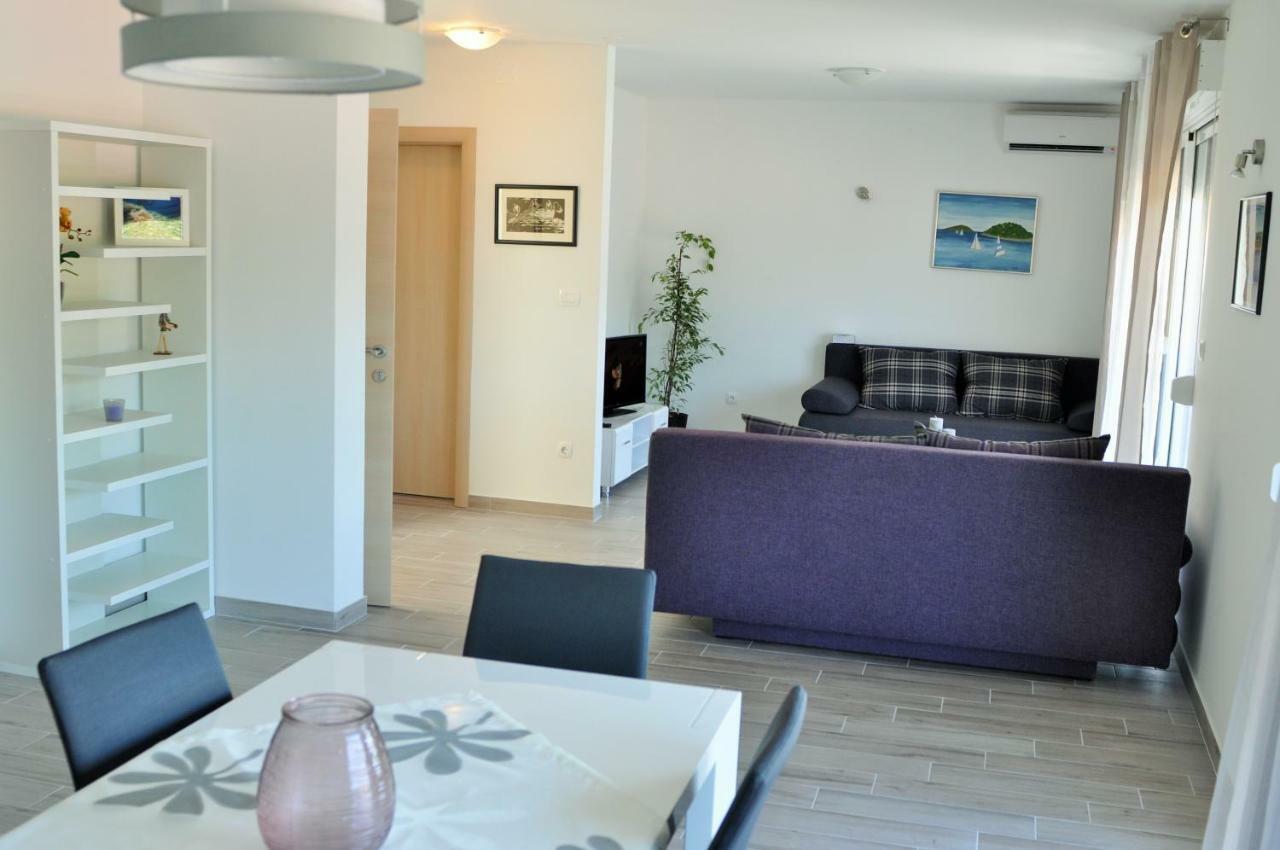 Apartments Zora 罗戈兹尼察 外观 照片