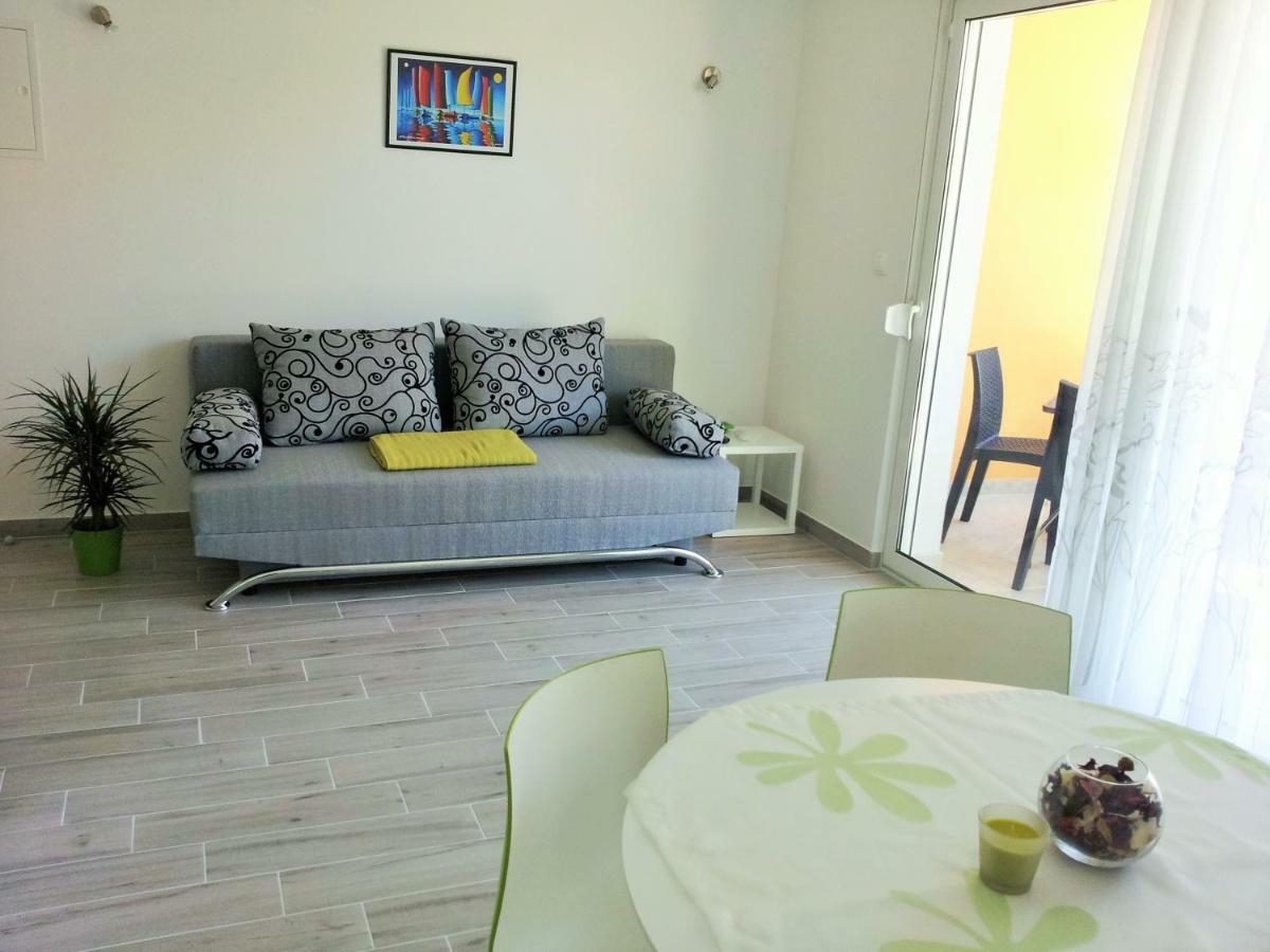 Apartments Zora 罗戈兹尼察 外观 照片
